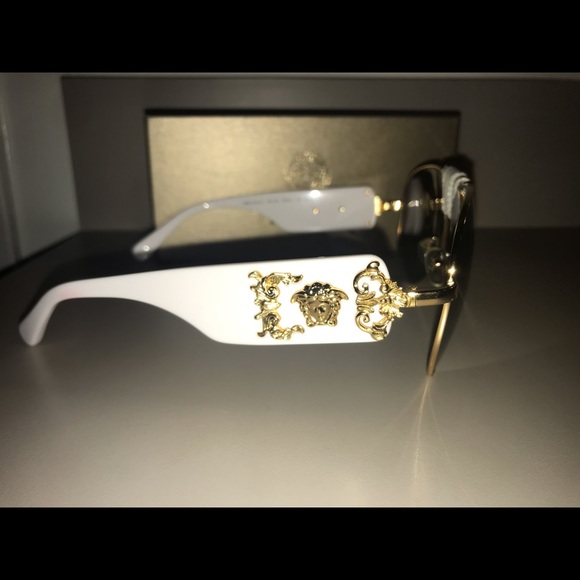 Authentic ✨VERSACE SUNGLASSES✨ - Picture 3 of 7
